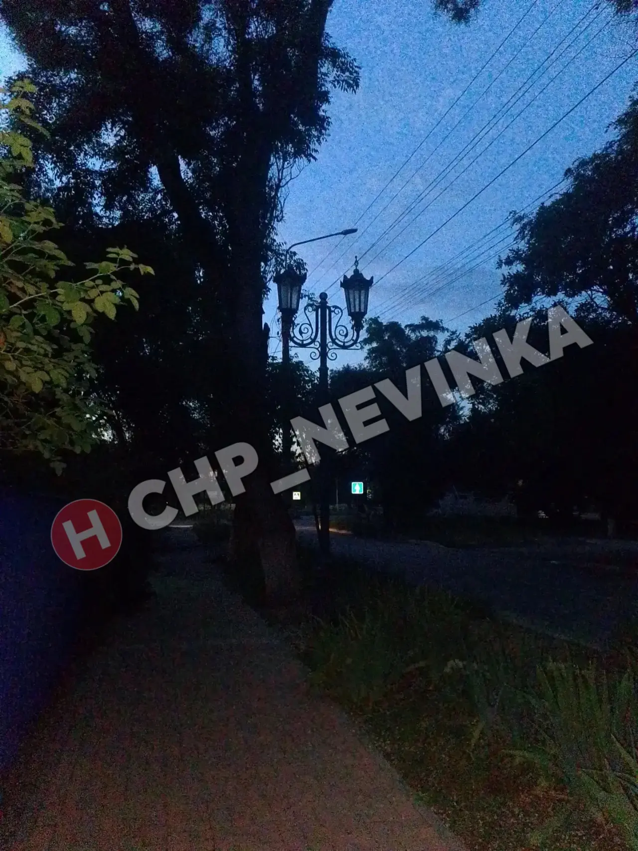 Не горят фонари по улице Подгорного. 

От подписчика.

ПОДПИШИСЬ 👉🏻 @CHP_NEVINKA