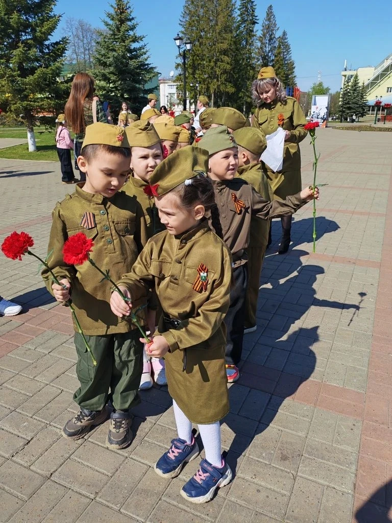 И после всех этих мероприятий подготовительные группы под руководством старшего воспита...
