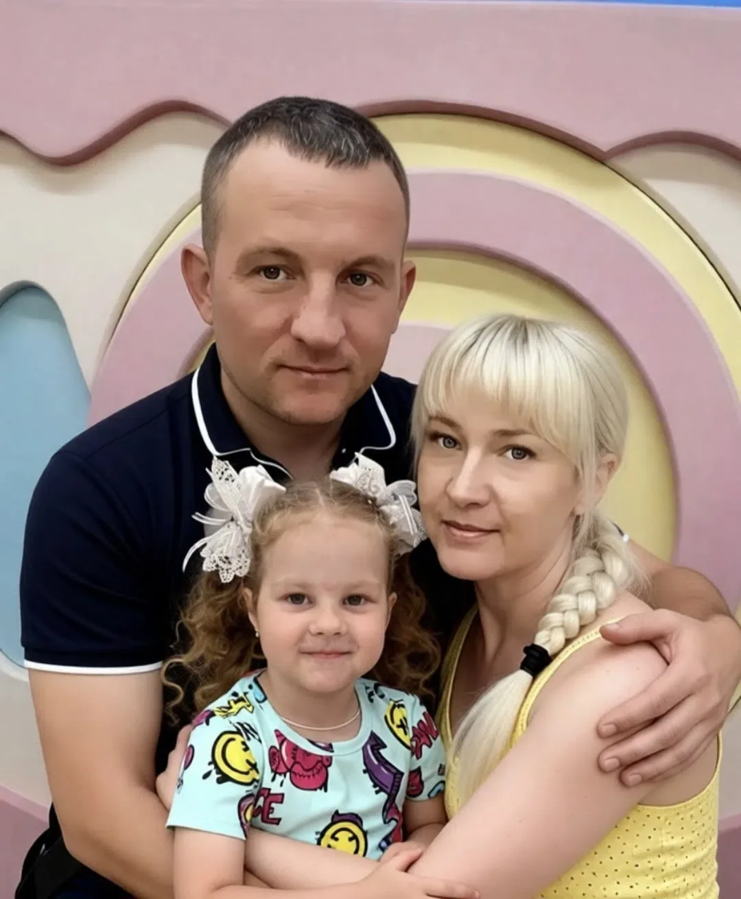 С праздником  ВДВ поздравляем  Сергея Плёкина - папу Вики из группы  "Ягодки"!!