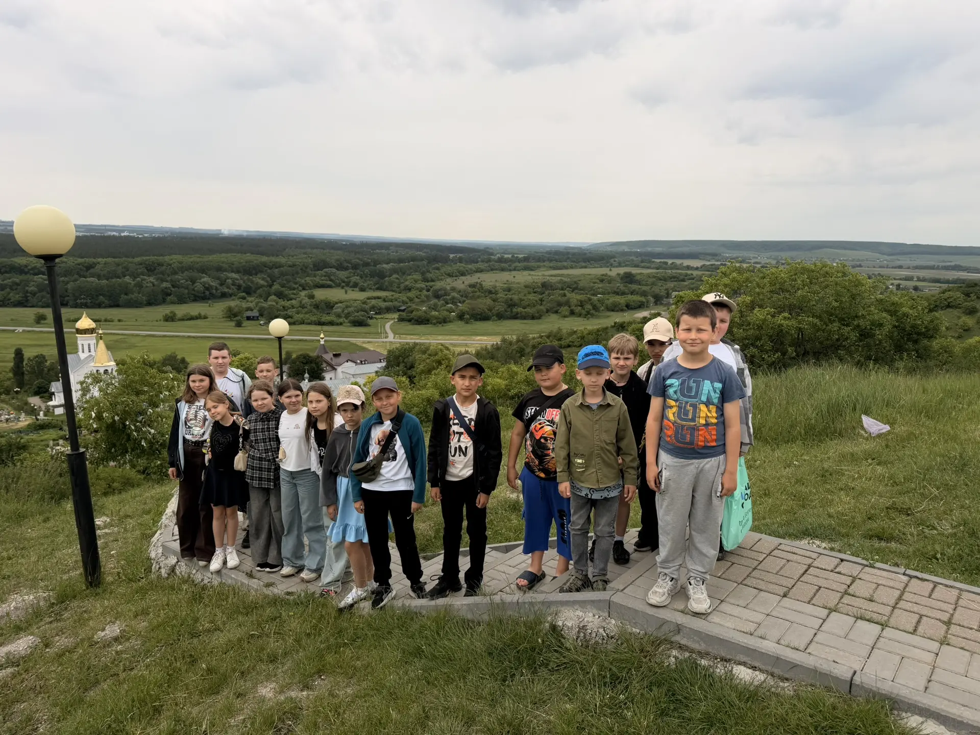 Путешествие в прошлое: Ребята пришкольного лагеря в Холковском монастыре! ☀️