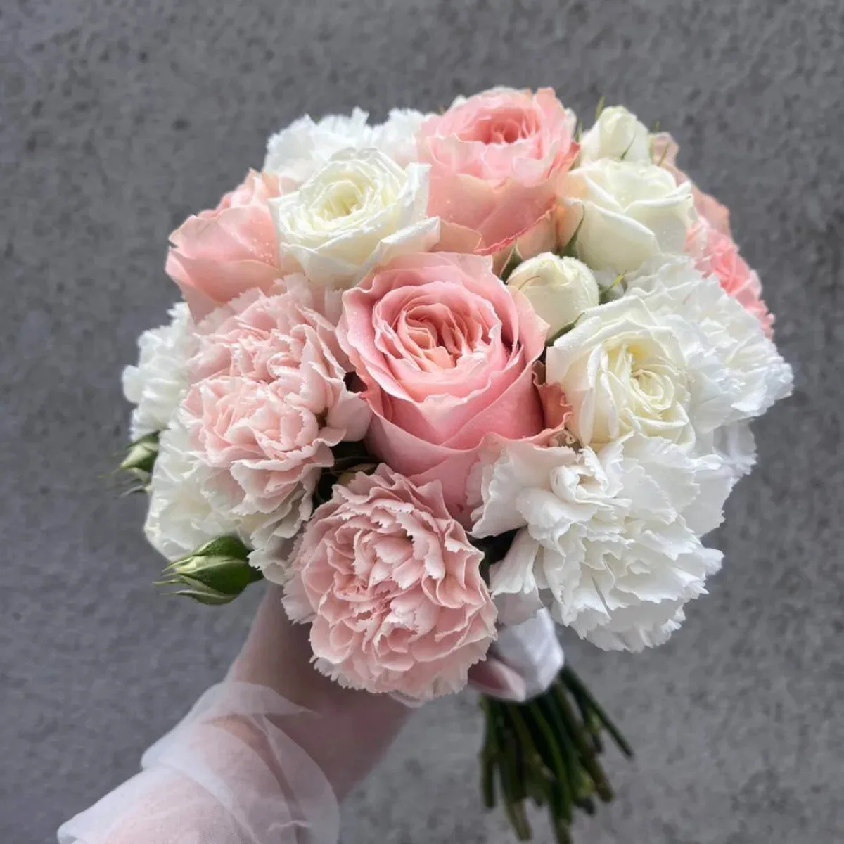 Букет невесты от Money Roses 🌹

Для самого важного дня — букет, о котором вы мечтаете,  нежный или 