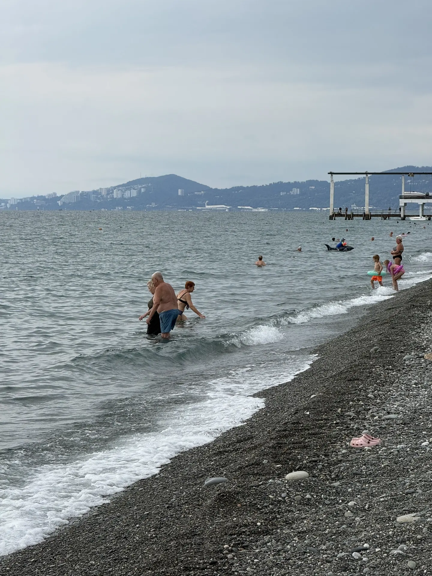 🌊 Обстановка на побережье прямо сейчас. Пляж «Южное взморье» закрыт, а соседний «Лазур...