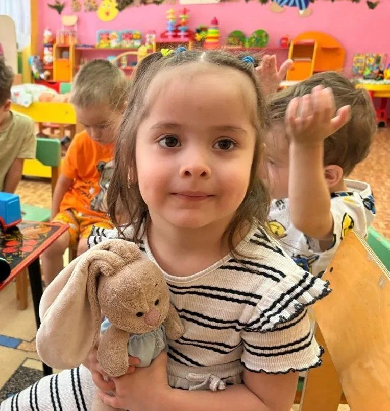 Галерея самых верных друзей: когда игрушки оживают на бумаге 🧸🎨                                   