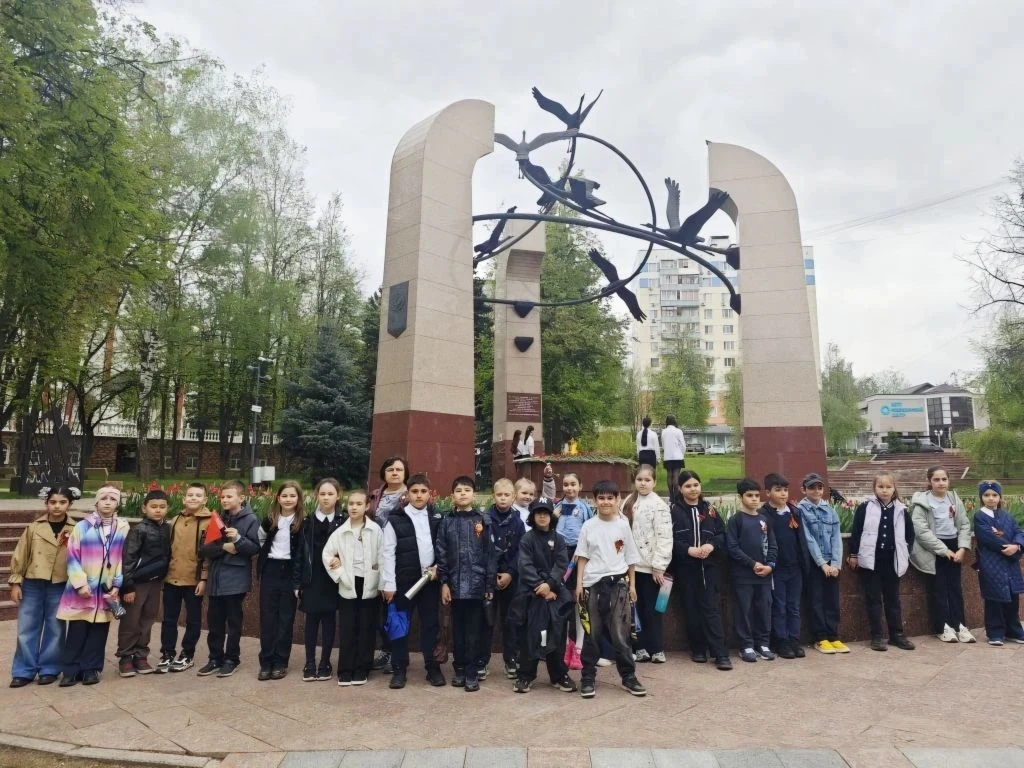 Обучающиеся 2 "И" класса совместно с классным руководителем Хорешко М.И  приняли активное участие в 