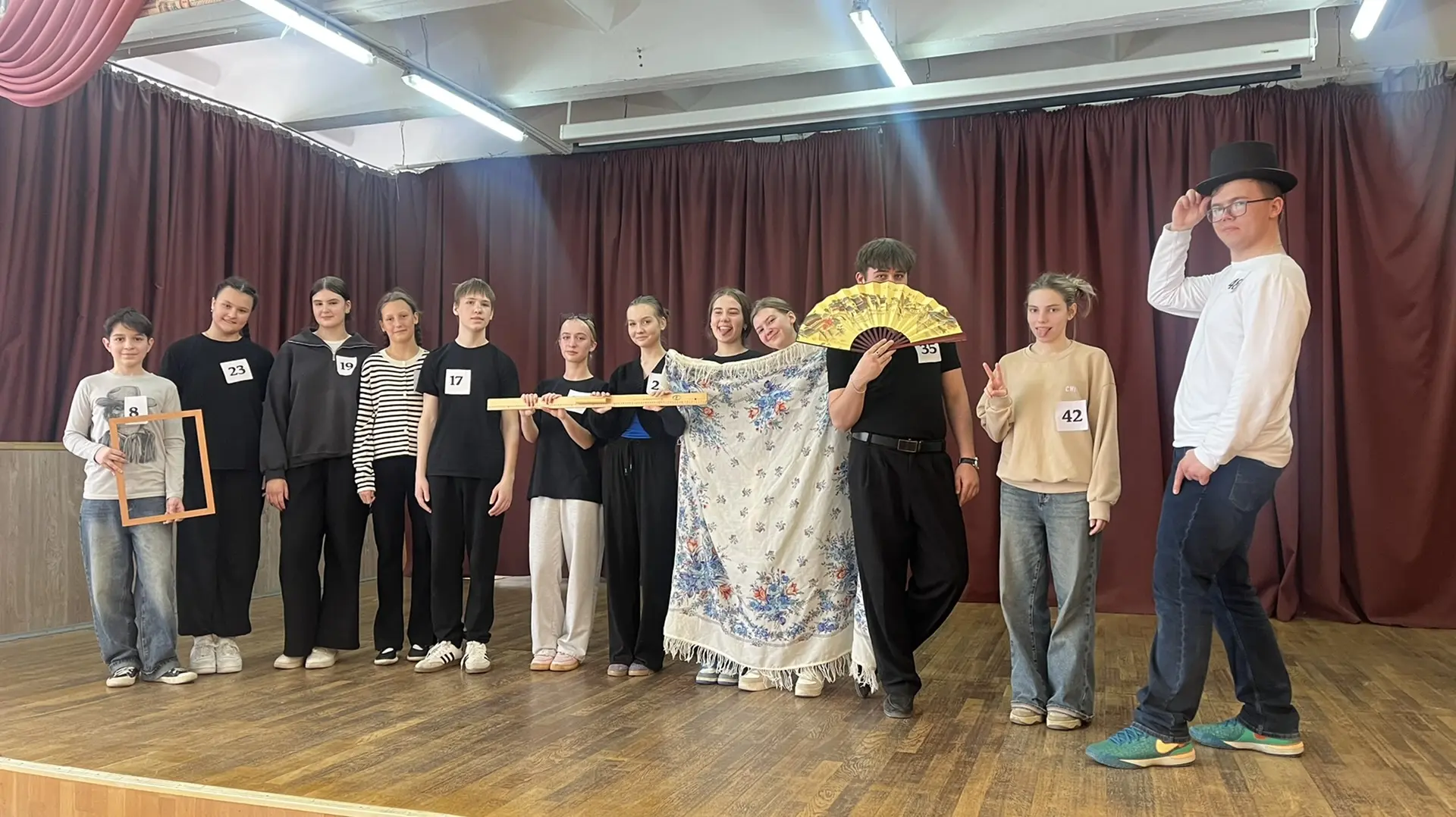 ✨ Театр в каждом из нас: как прошёл конкурс импровизации в нашей школе! ✨  Сегодня, в Международный 