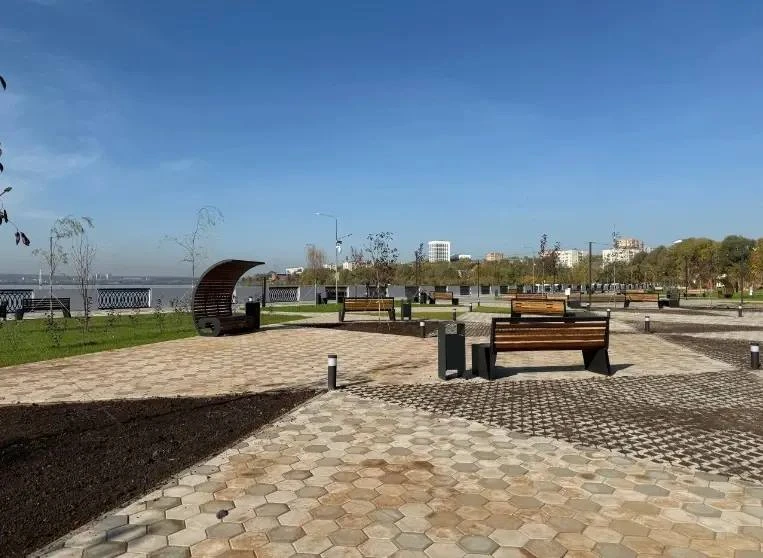 В Ижевске завершили благоустройство северной части набережной пруда.