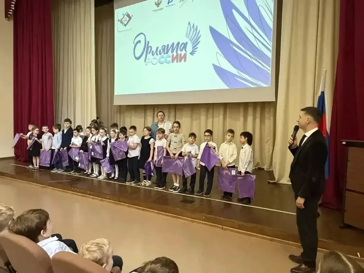 Мы — орлята! И в этом есть своя гордость! В школе № 1542 состоялись финальные торжественные линейки,