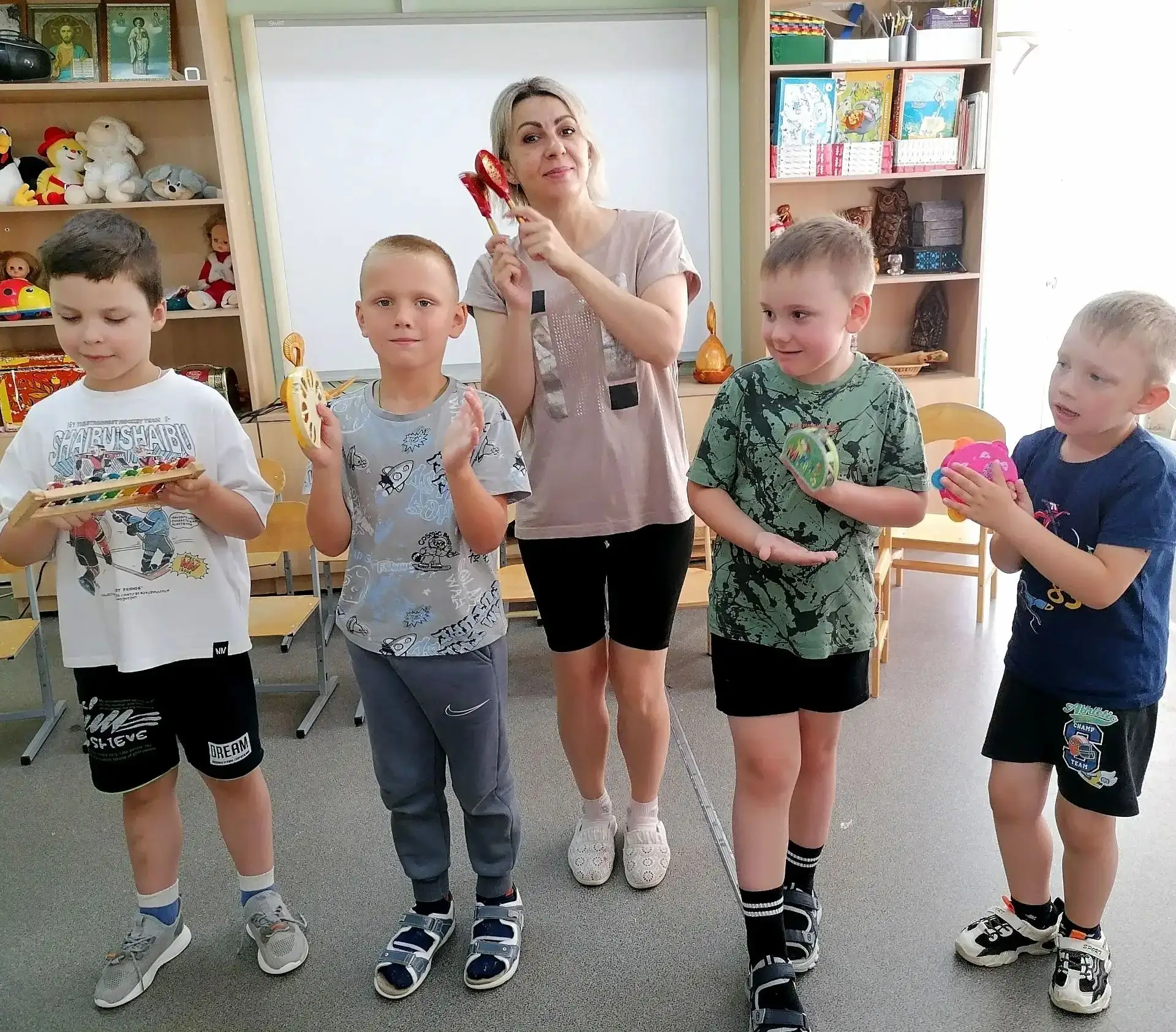 В рамках проекта "Дружба народов великой страны"  и проекта "Культура и традиции мордов...
