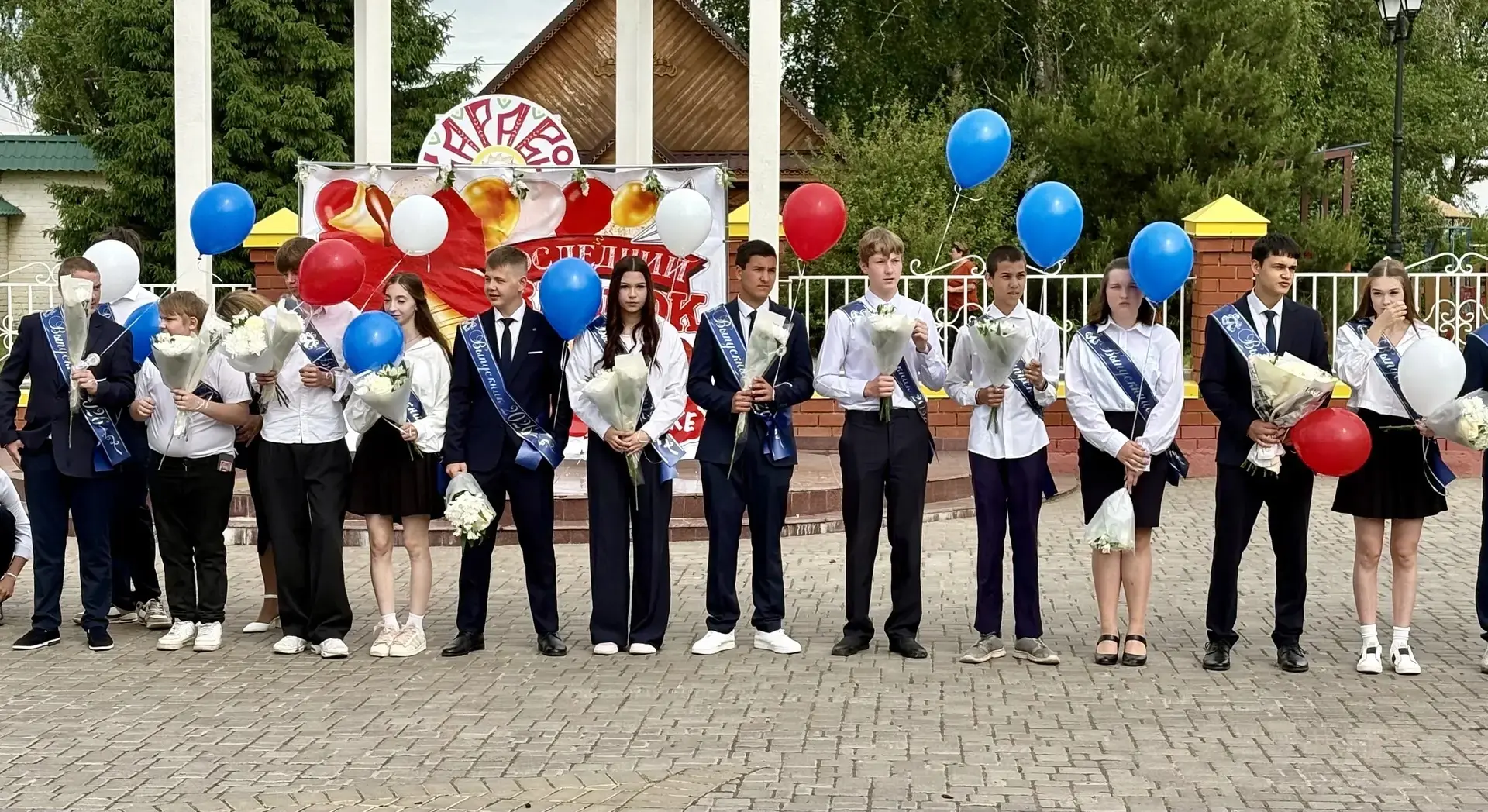 В гимназии имени Л.Н. Толстого прошёл Последний звонок — праздник, который невозможно з...