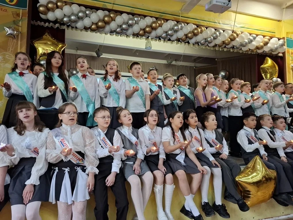 🎓 Выпускной в начальной школе: трогательный рубеж детства!  Вот и настал тот день, когда наши младши