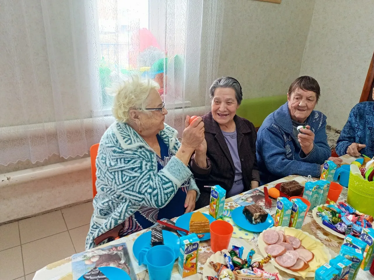 "Светлый праздник Пасхи в Алтайском доме-интернате: радость общения и щедрость сердец!"
🔶️ Как же м