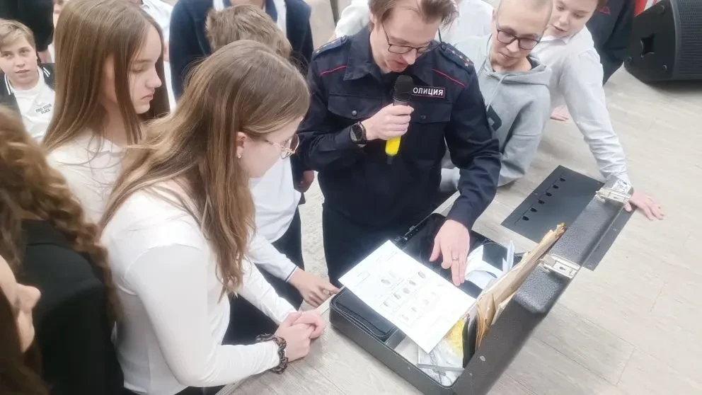 🔍 Встреча с криминалистами в день общественных наук!   В рамках дня общественных наук наши учащиеся 