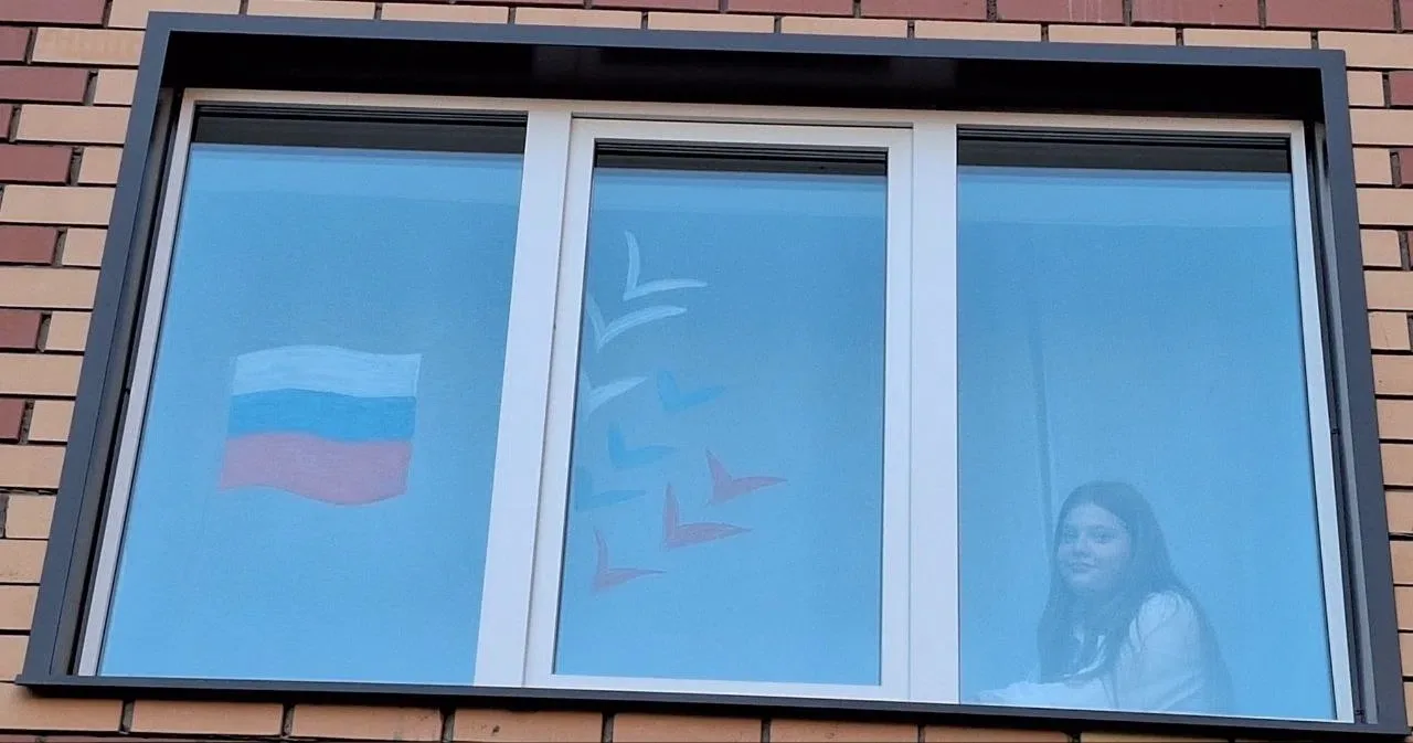 🇷🇺🇷🇺🇷🇺 Воспитанники лагеря "Непоседы" присоединились к Всероссийской акции "Окна России".
"Окн