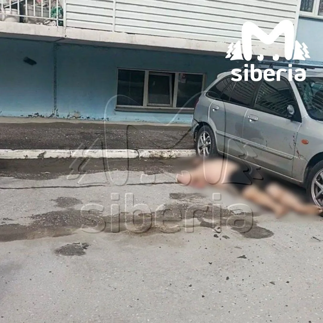 Мужчина погиб, выпав с балкона на Виталия Потылицина.

Написать нам | Подписаться