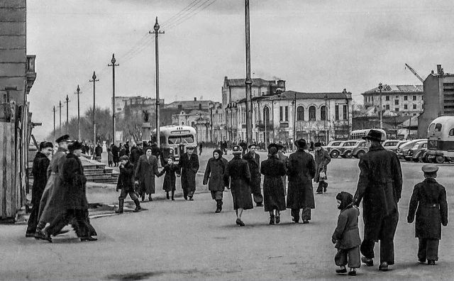 Перекрёсток Красный проспект, Максима Горького. Автор Степанов. Фото 1956 год.