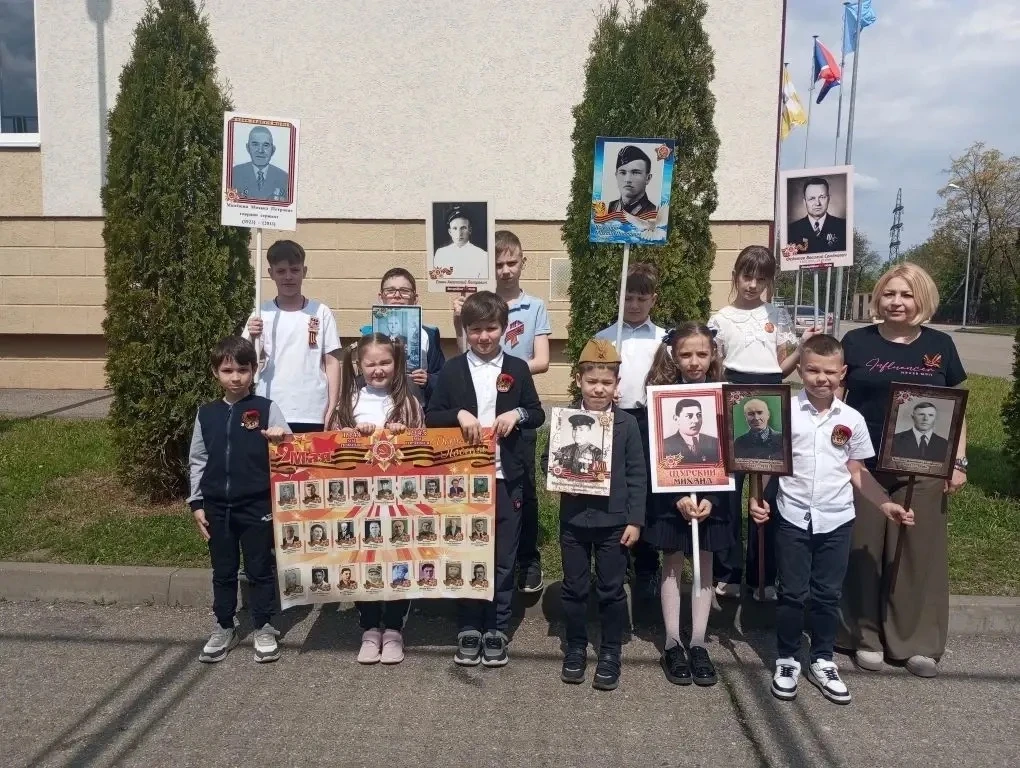 🎖 Мы — память. Мы — гордость. Мы — «Бессмертный полк»!  8 мая в нашей школе прошла особенная акция —