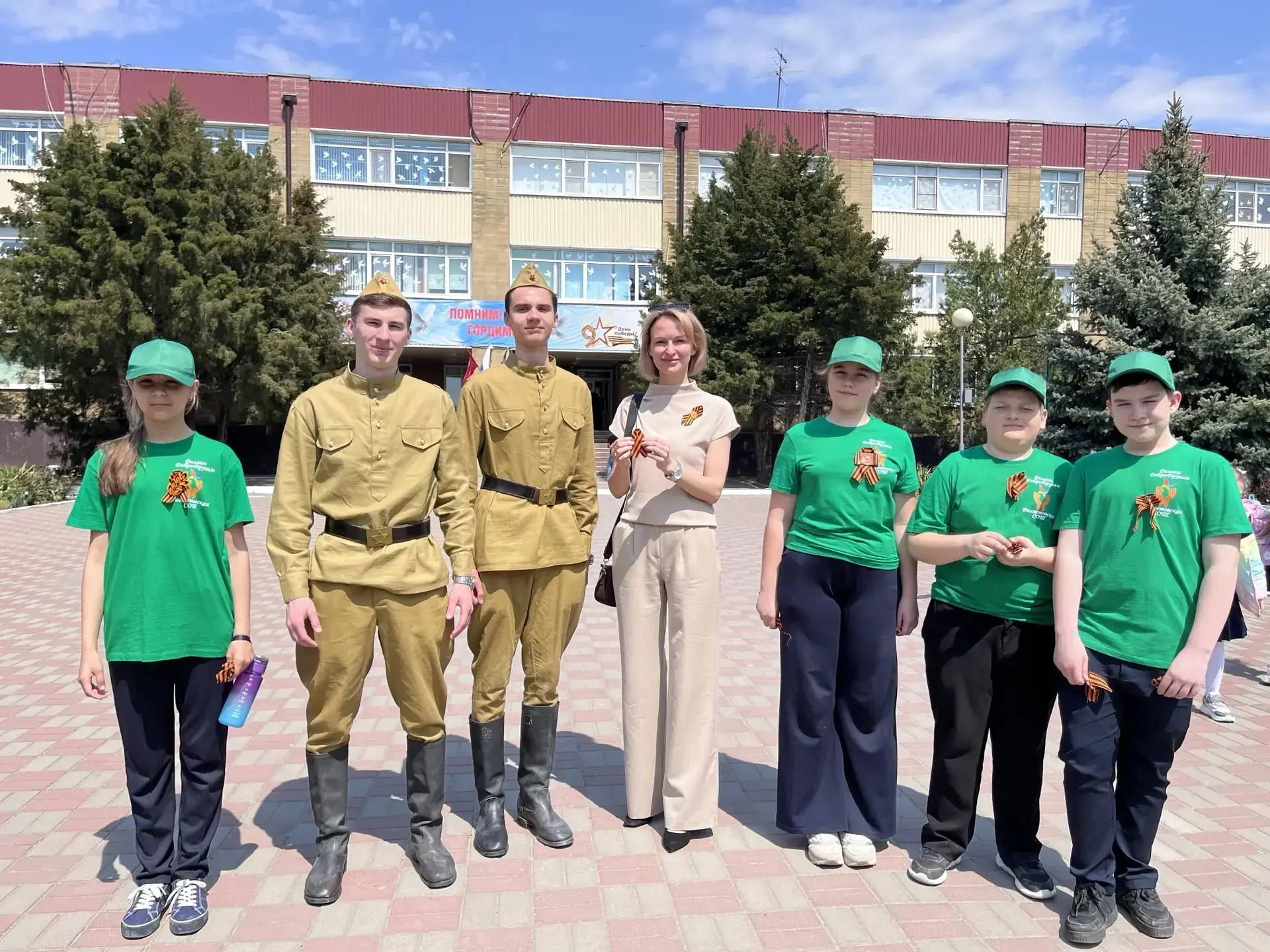 В Рассветовской школе прошла всероссийская акция «Георгиевская ленточка».🎗  В предпраздничный день р