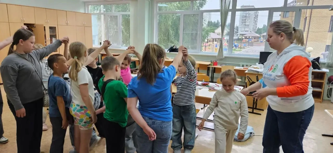 День доброты в нашем лагере ❤️

Ребята смастерили Дерево дружбы, сплели Паутинку добра, написали Зак