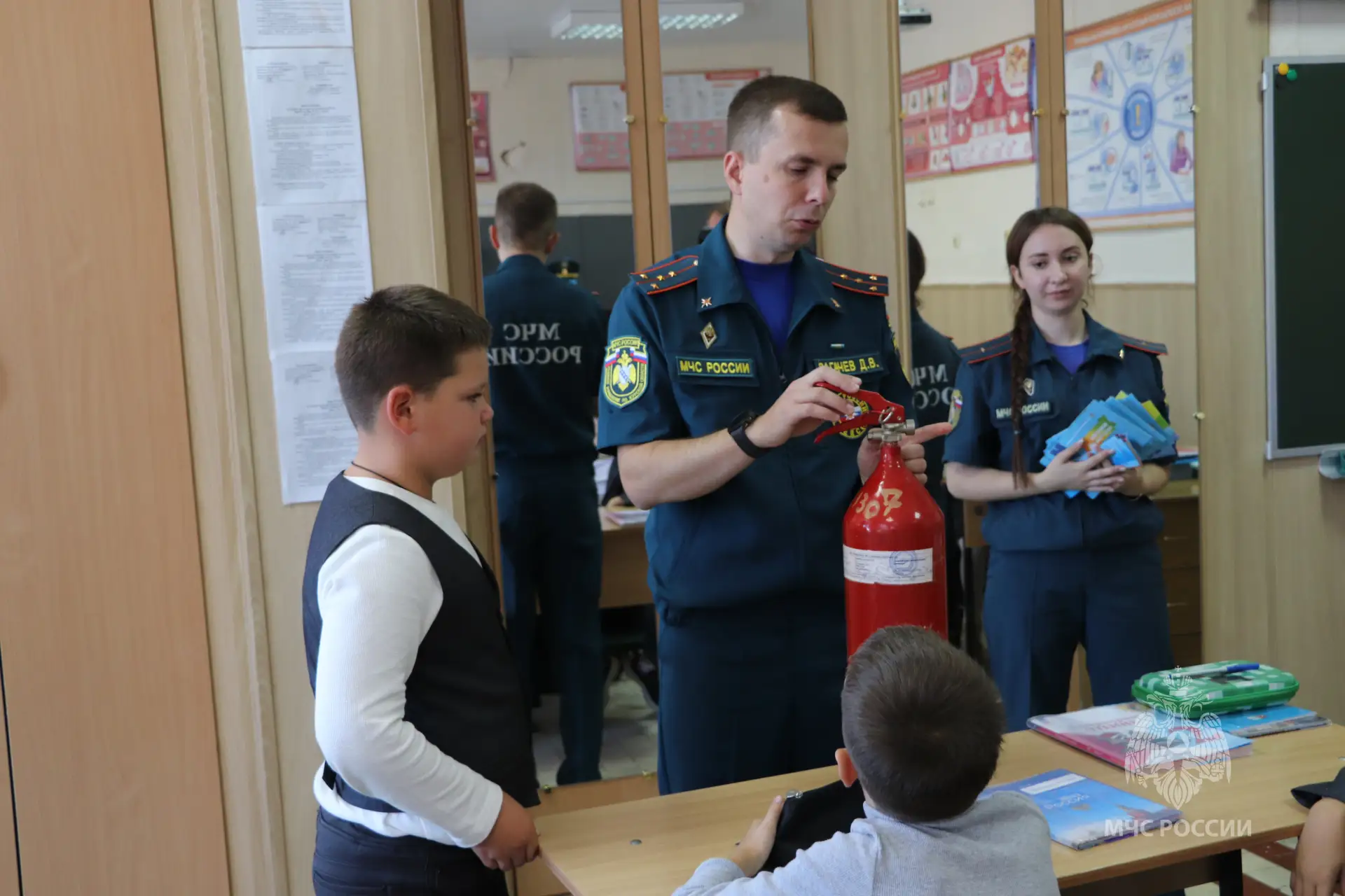 Первые шаги безопасности для школьников с курскими спасателями МЧС России