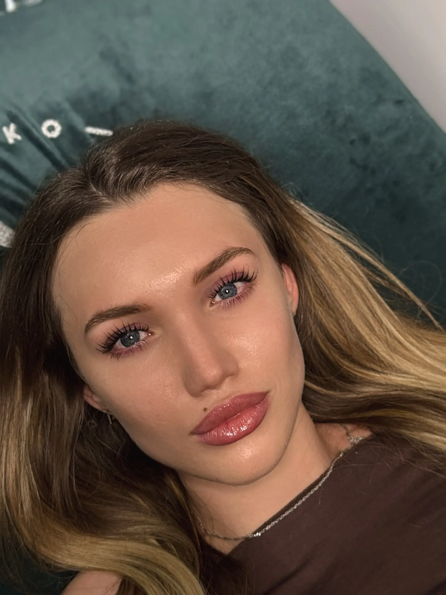 Эффектное наращивание верхних и нижних ресниц в исполнении топ-мастера Rodchenko Beauty.