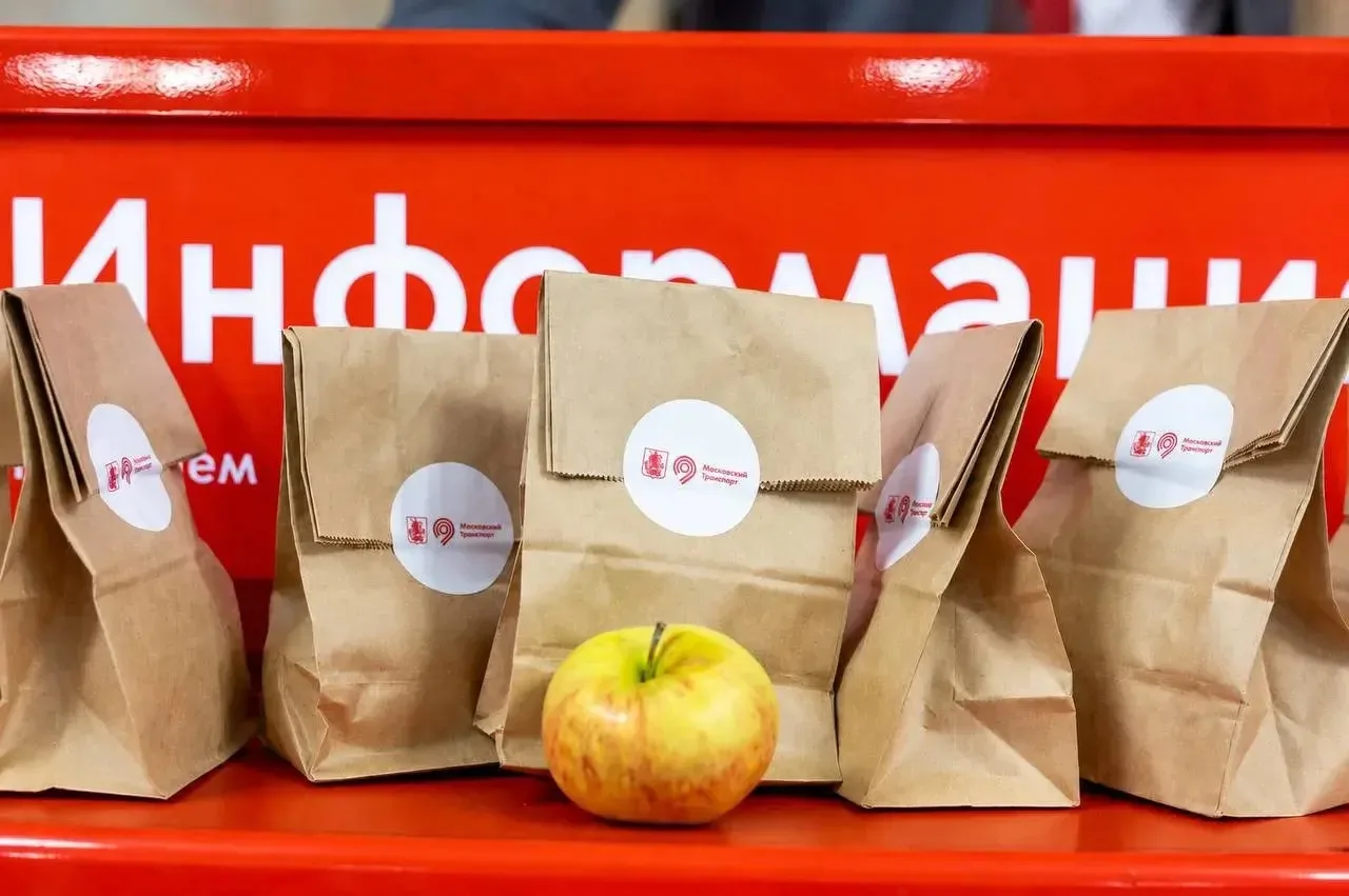 🍎 Сегодня в московском метро бесплатно раздадут более 10 тысяч яблок в честь Яблочного...