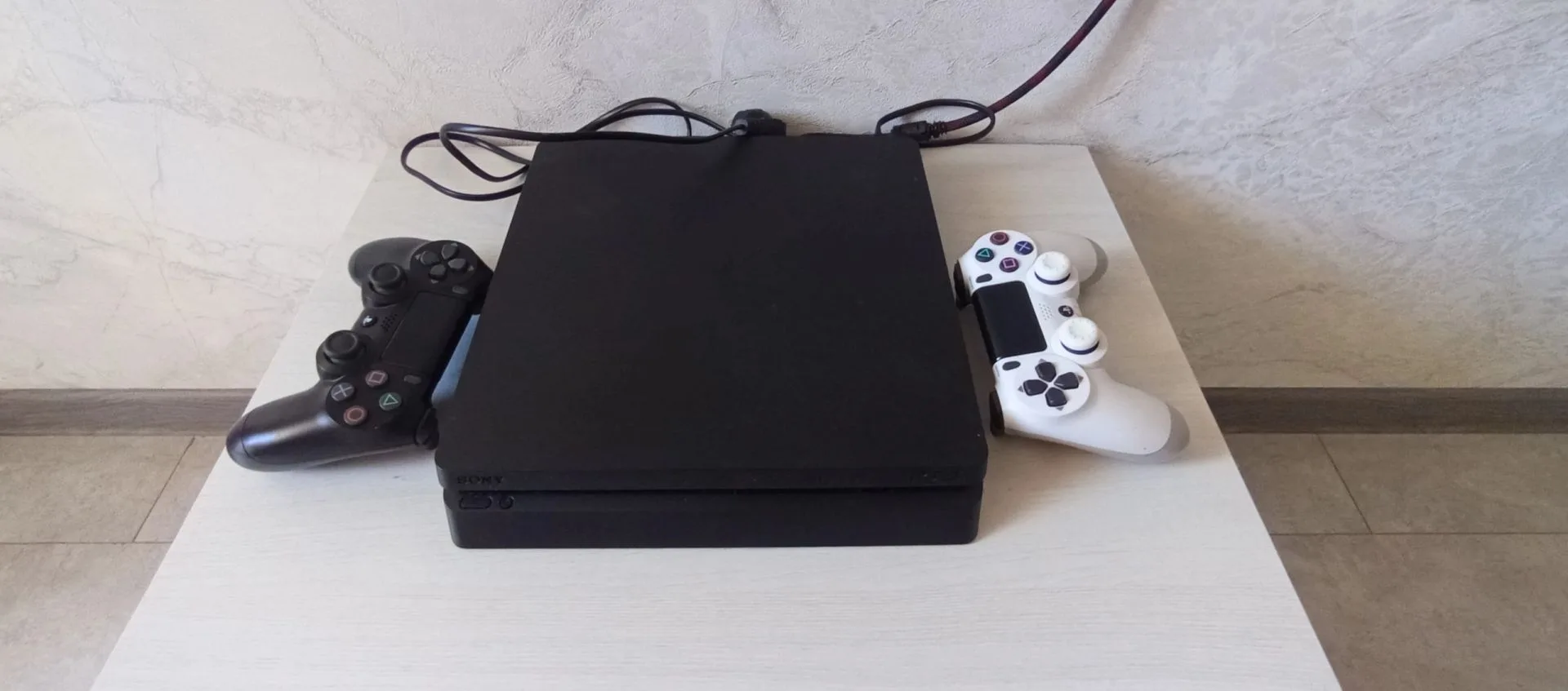 Продам приставку Sony PlayStation 4 Slim 500GB
