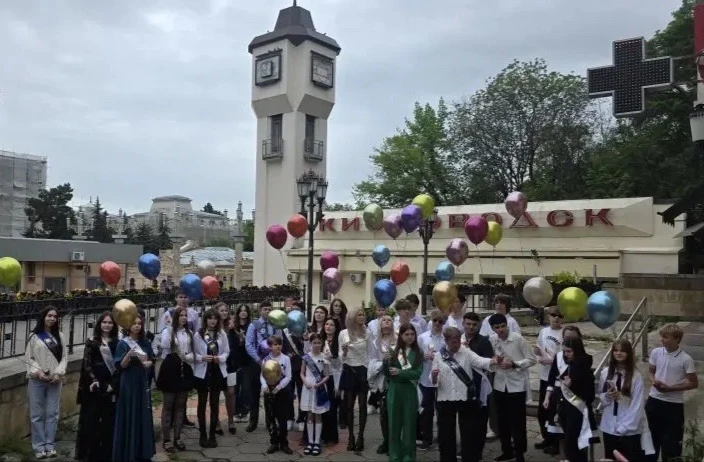 Фатима Чотчаева - 100-балльник по химии АО Школа № 21 города-курорта Кисловодска!

Выпускница АО Шко