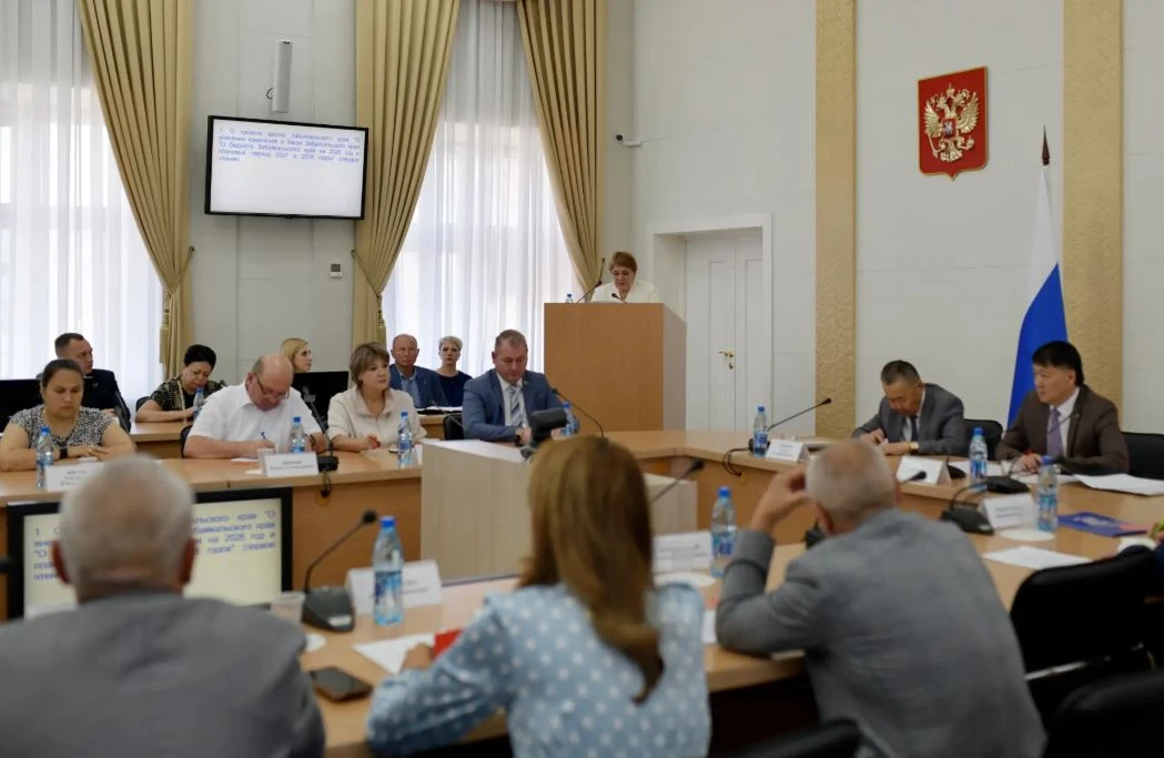 Забайкалье получит еще средства на переселение граждан из аварийного жилья

Депутаты Законодательног