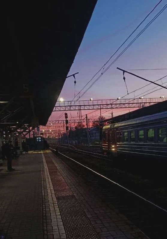 🌇 Над станцией Мытищи — первый закат октября