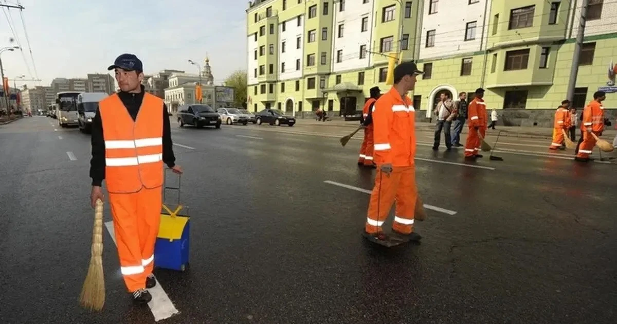 Дворники из Северной Кореи отказались работать в России из-за маленьких зарплат