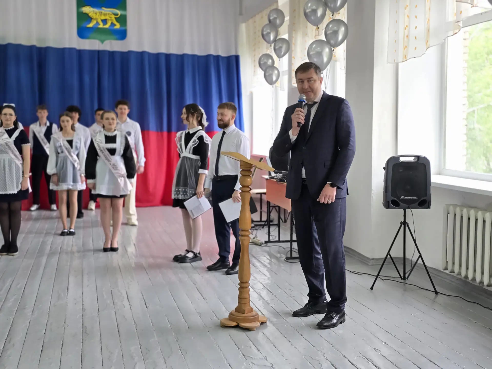Прозвенел последний звонок  🔔 Во всех школах нашего округа сегодня царила особая атмосфера: 638 выпу