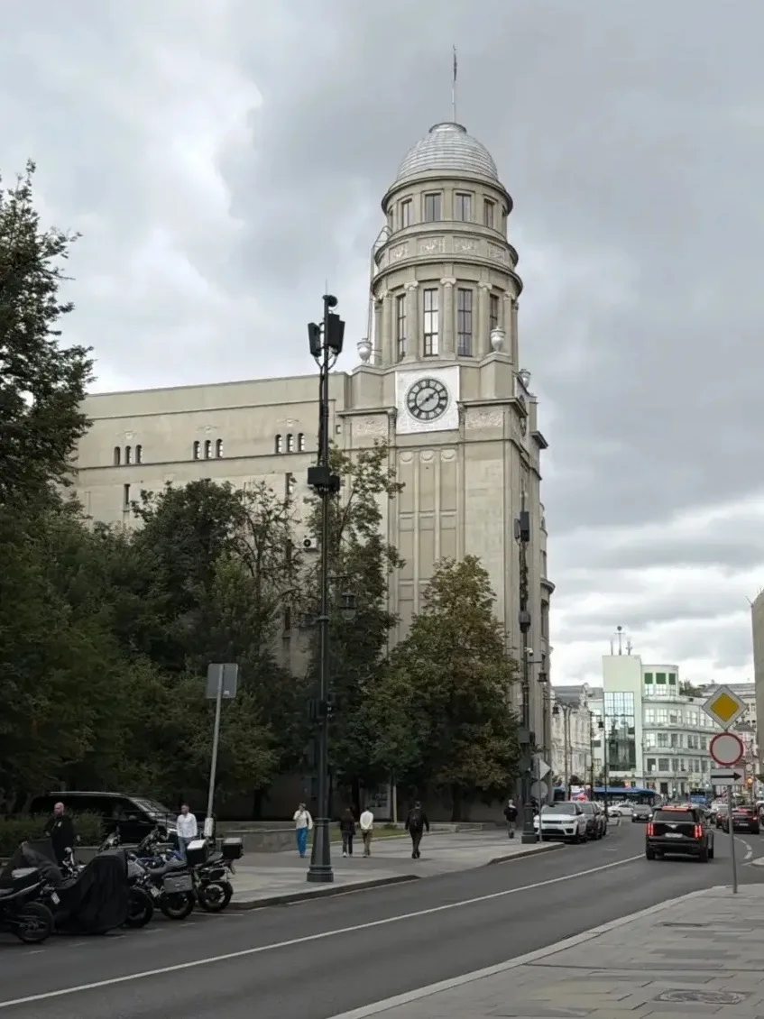 Немного Москвы по пути к клиенту 🏢