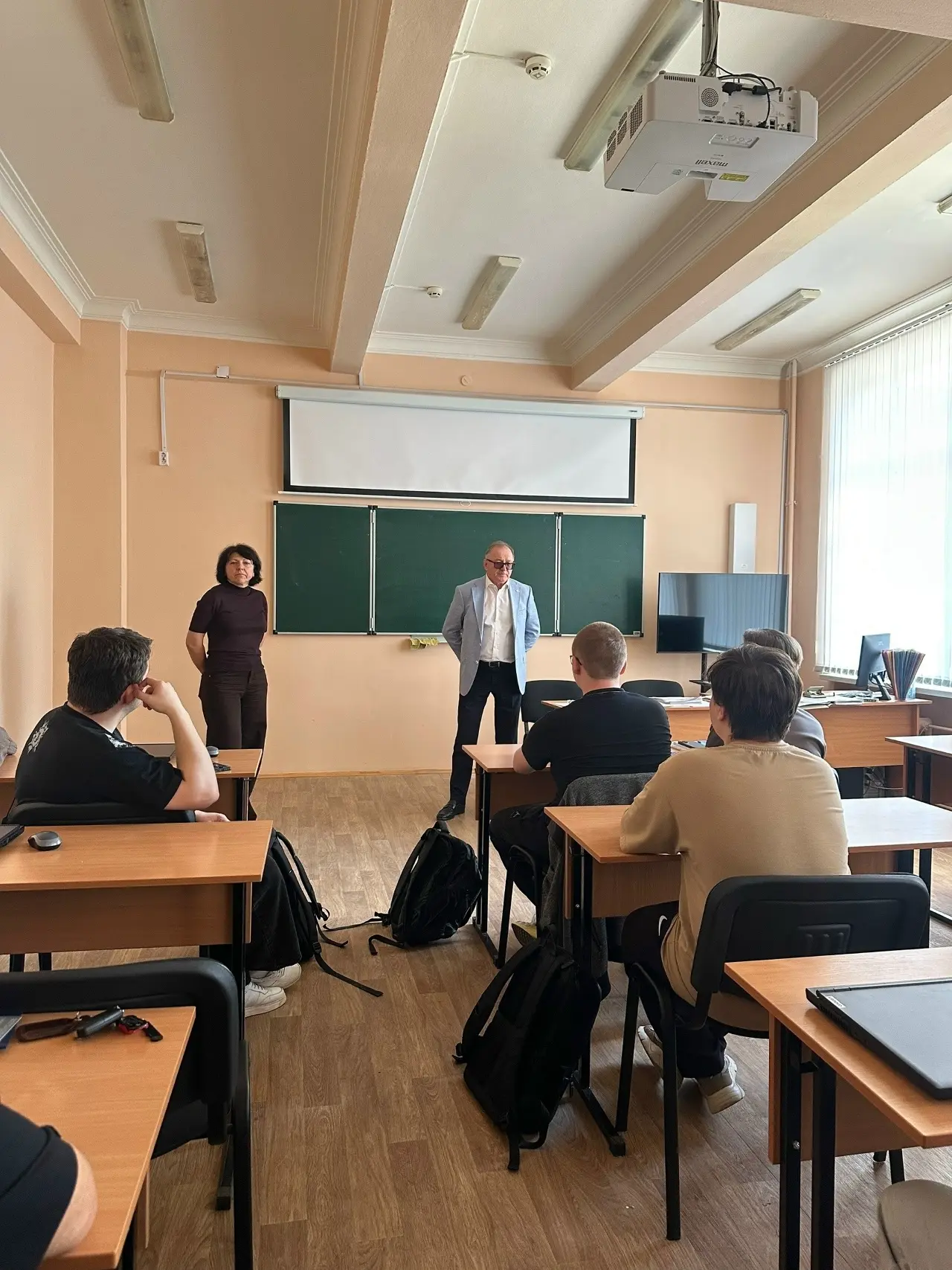 «Диалог поколений: председатель Тульского реготделения СоюзМаш России встретился со сту...