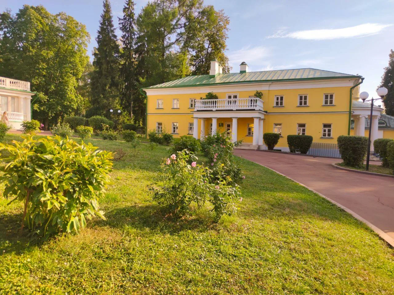 Южный флигель усадьбы Горки

📌 Южный флигель усадьбы Горки соединялся с главным домом подземным пер