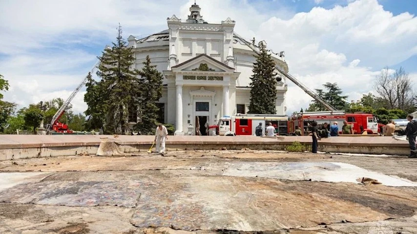 Пожар в здании Панорамы ликвидировали — спустя сутки после атаки. Тушили огонь на площади 600 квадра
