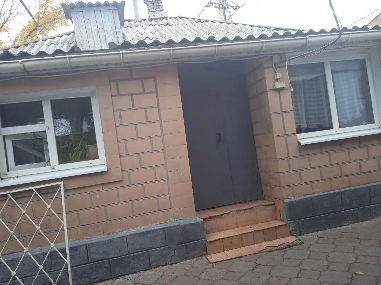 Продам дом по улице Газеты Луганской Правды, общая площадь 52 кВ м. В доме 2 изолирован...