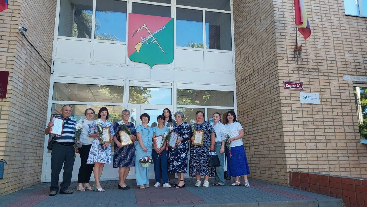 🌷В администрации Тимского района состоялось торжественное мероприятие приуроченное ко Дню социально