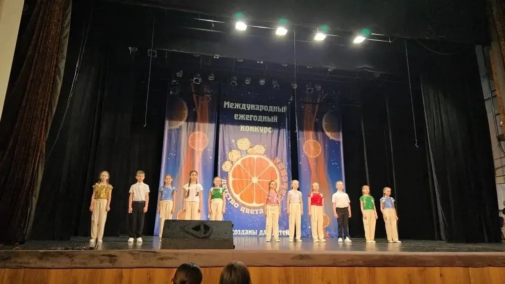 «ЗВОНКИЕ ГОЛОСА» ПОКОРЯЮТ СЦЕНУ! 🎤  Вокальный ансамбль «Звонкие голоса» (средняя группа) МБУ ДО ЦДОД