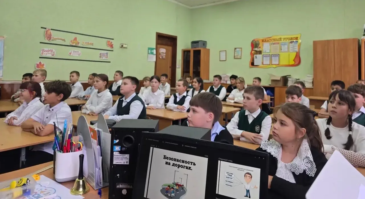 Безопасность на дороге — это важно! В 4в прошла беседа о правилах дорожного движения: п...