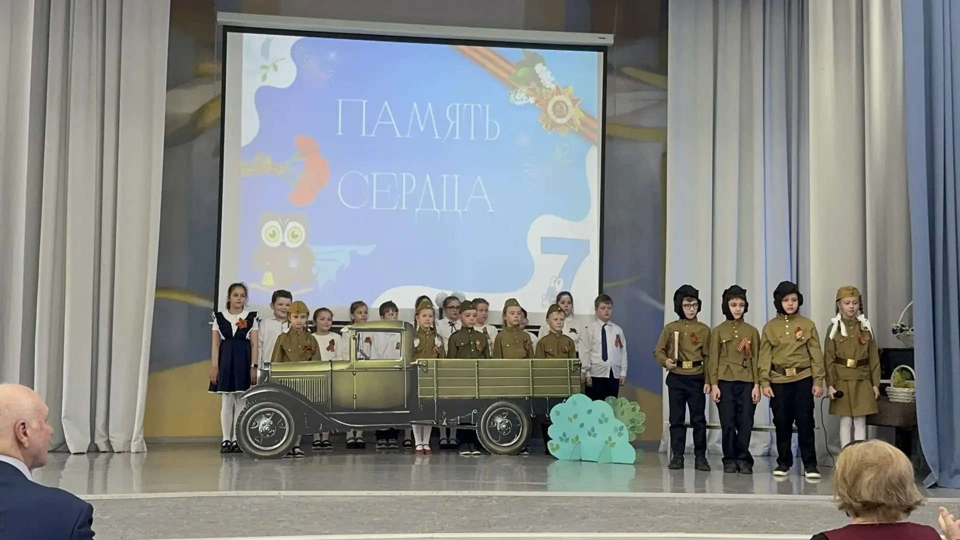 Память сердца ❤️  В школе на Кржижановского прошло праздничное представление «Память сердца» — трепе