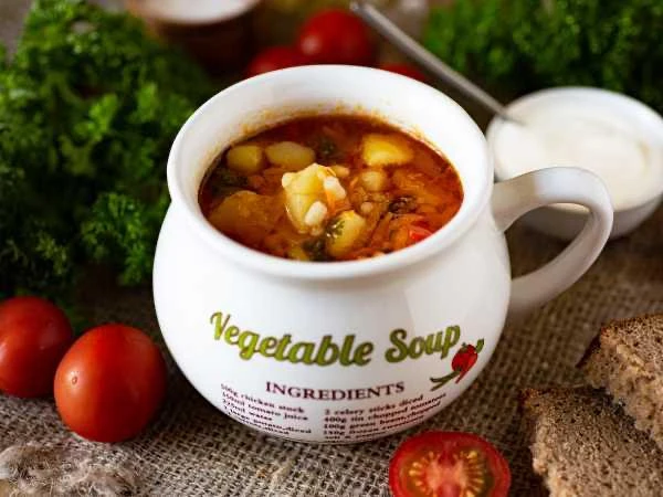 🍲 Щи с перловкой и свежей капустой.  Ингредиенты:  • Картофель – 4–5 шт. (600 г) • Лук репчатый – 1 