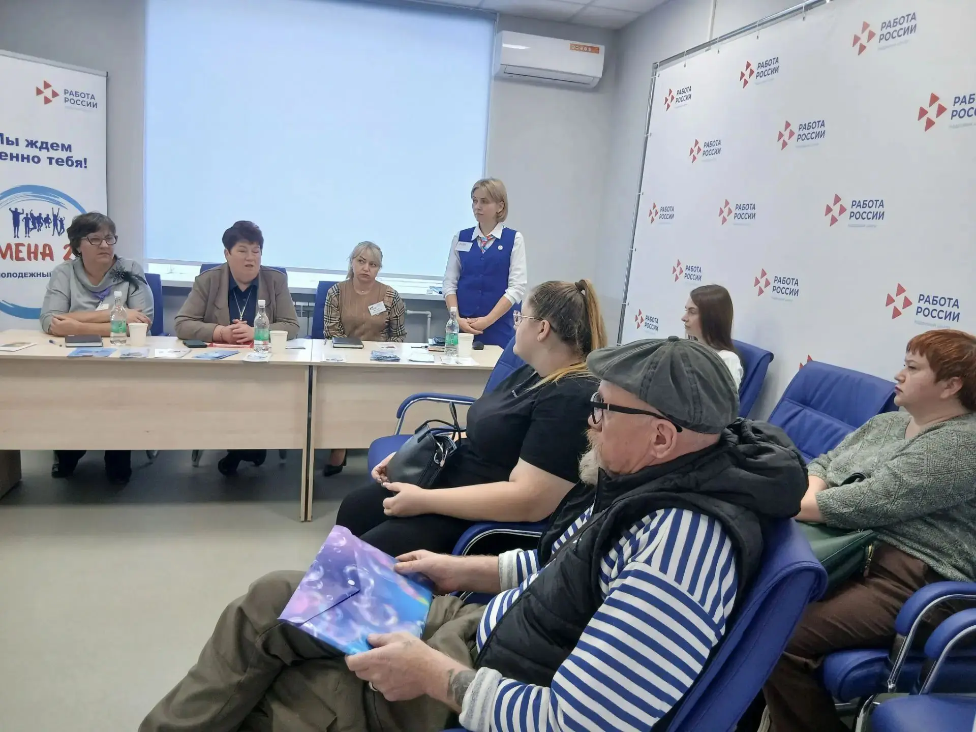 В кадровом центре «Работа России» Красноармейского округа прошёл круглый стол «В единст...