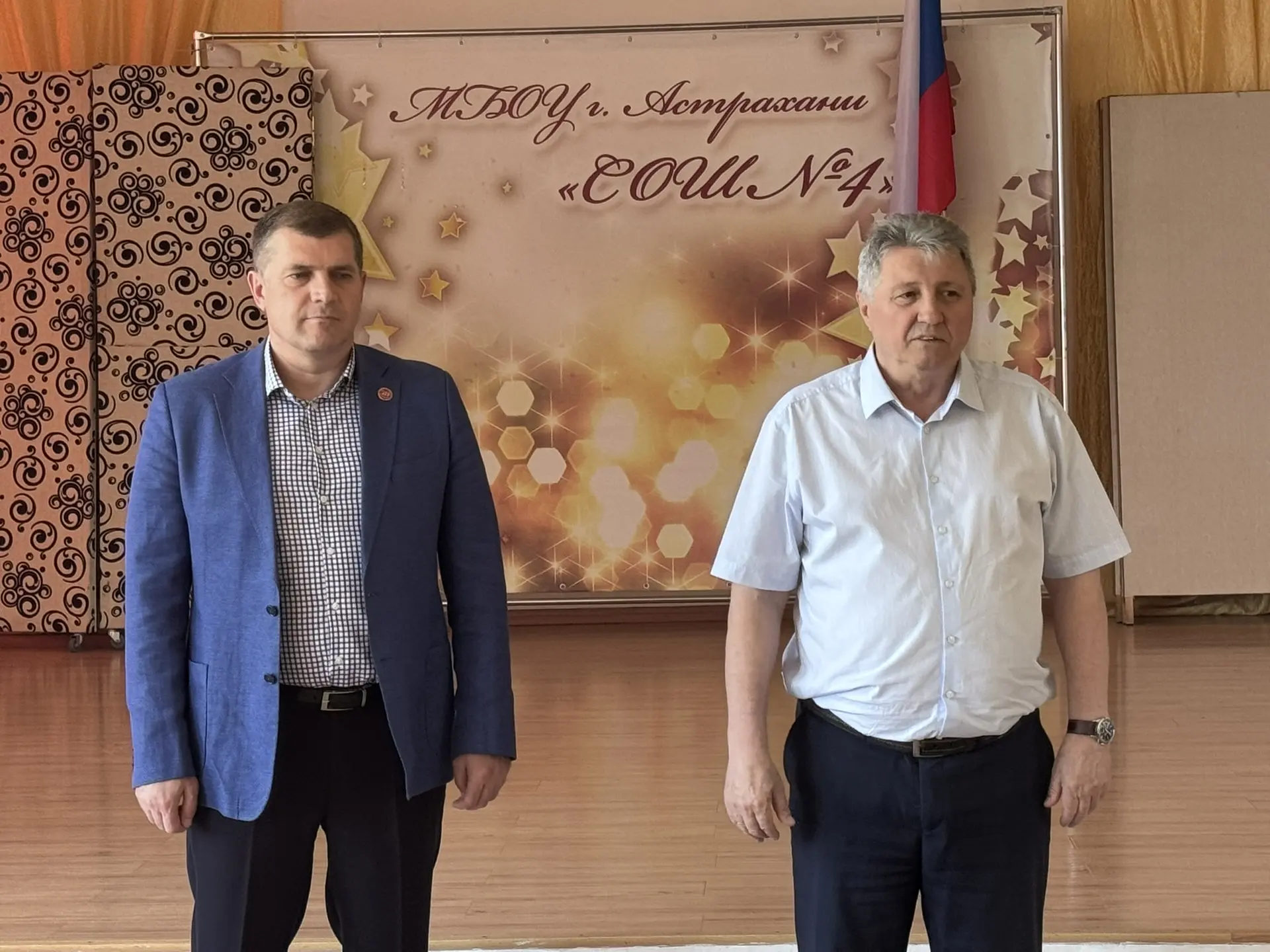 Встретился с педагогическим коллективом средней общеобразовательной школы № 4. Рассказа...