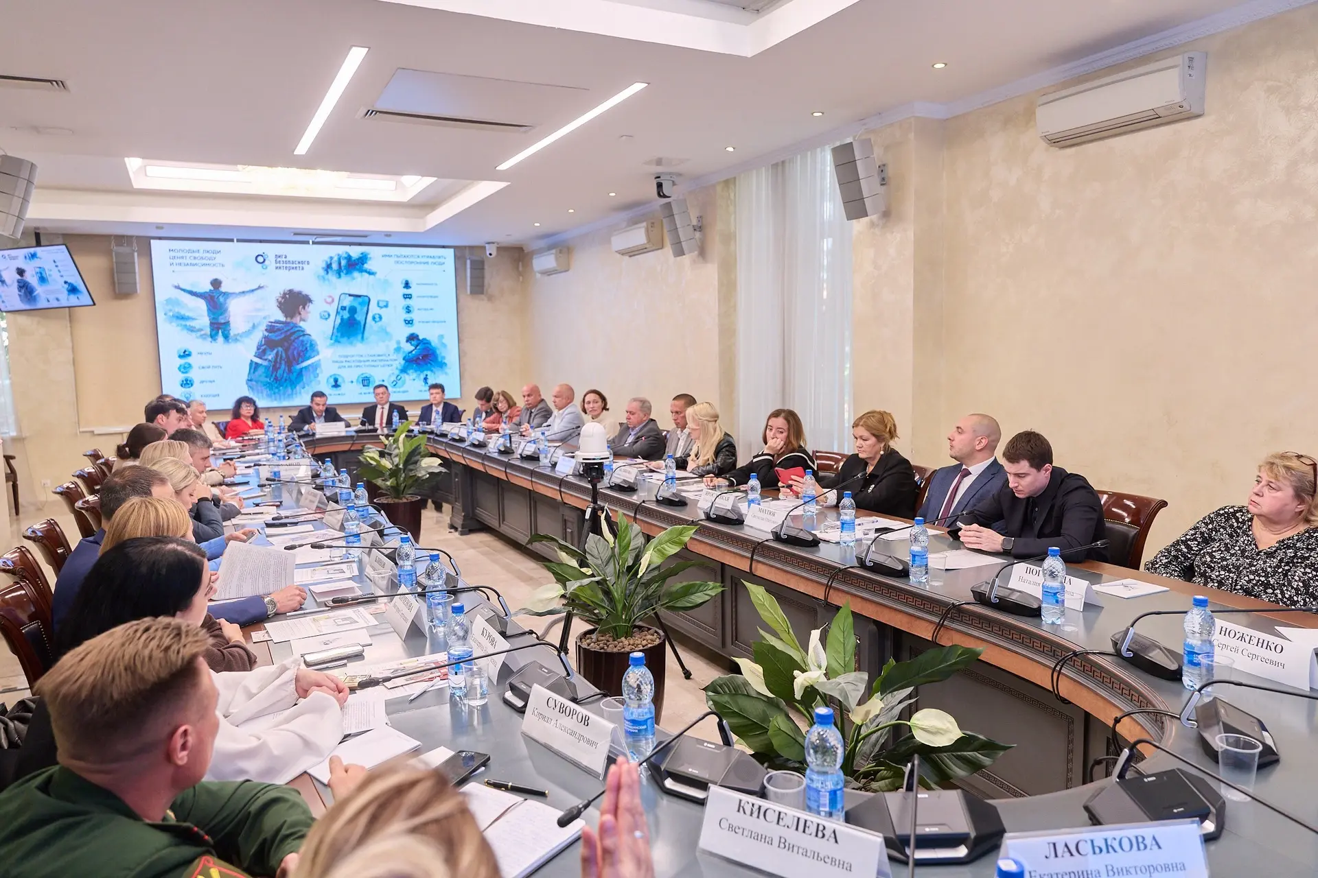 От соцсетей до уголовного дела: как подростков вовлекают в преступления