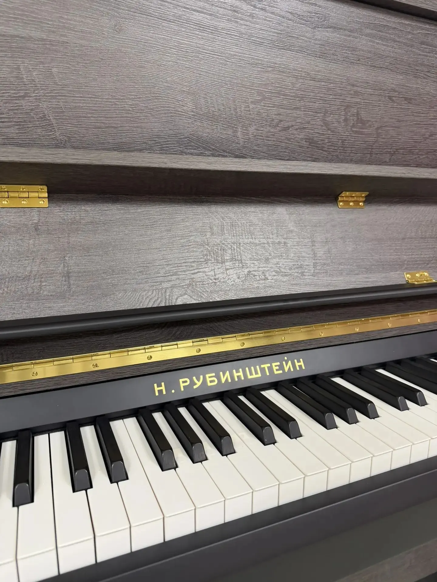 🎹Радостная новость для нашей школы! Сегодня мы получили новое акустическое фортепиано.