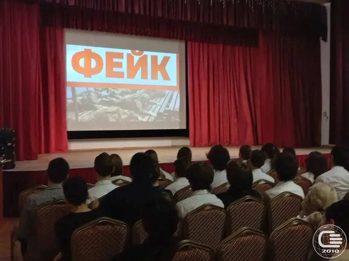 📱 Урок цифровой безопасности: старшеклассники обсудили мошенничество в соцсетях  🛡️ Сегодня в нашей 