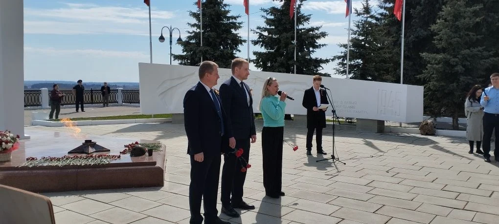4.06.2026 Дети старшей группы "Клубничка" совместно с педагогами и родителями  приняли учстие во фле