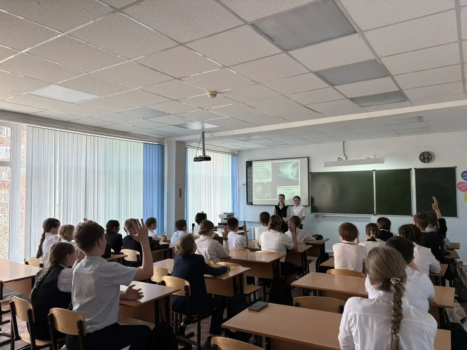 🌠 День космоса в 5Б классе: Путешествие за пределы Земли! 🌠   🌟Наш 5Б класс окунулся в удивительный 