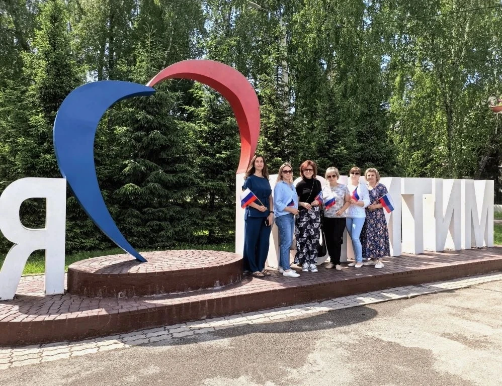 ПРАЗДНИЧНЫЙ КОНЦЕРТ, ПОСВЯЩЁННЫЙ ДНЮ РОССИИ, В ГОРОДСКОМ ПАРКЕ.

🇷🇺 Сегодня в Парке культуры и отд
