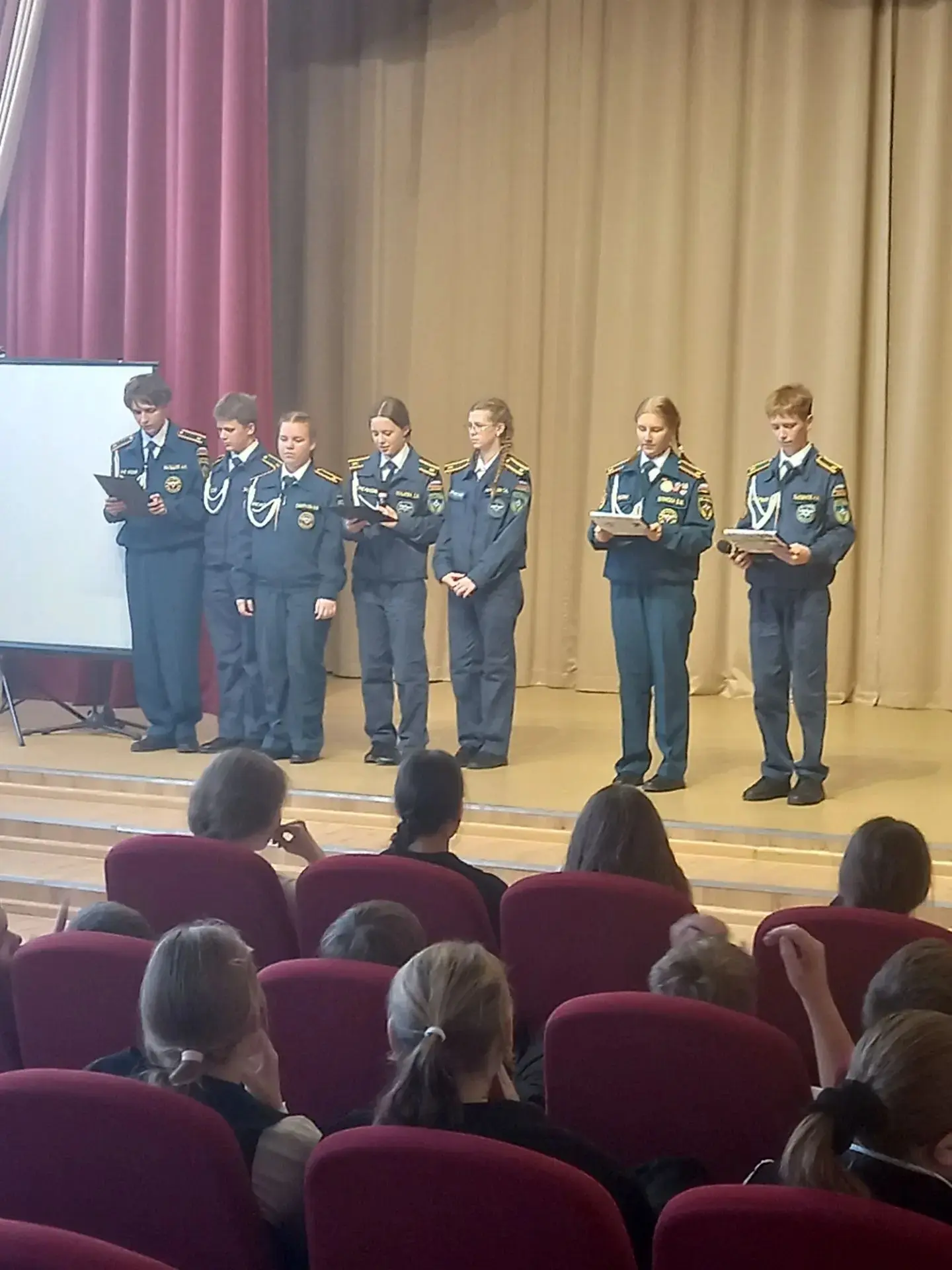 1️⃣ октября в нашей школе прошло открытие месячника, посвященного экологии. Классам выд...